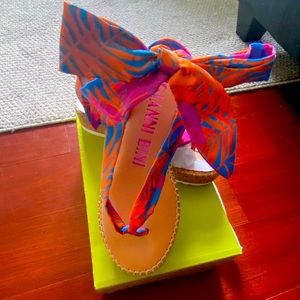 Gianni Bini size 8.5 tie around leg platform sandal